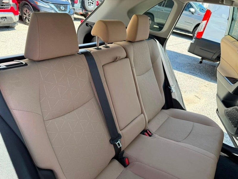 Toyota RAV4 Vehicle Full-screen Gallery Image 18
