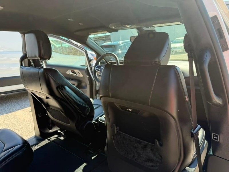 Chrysler Pacifica Vehicle Full-screen Gallery Image 18