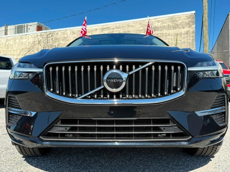 Volvo XC60 Vehicle Full-screen Gallery Image 3
