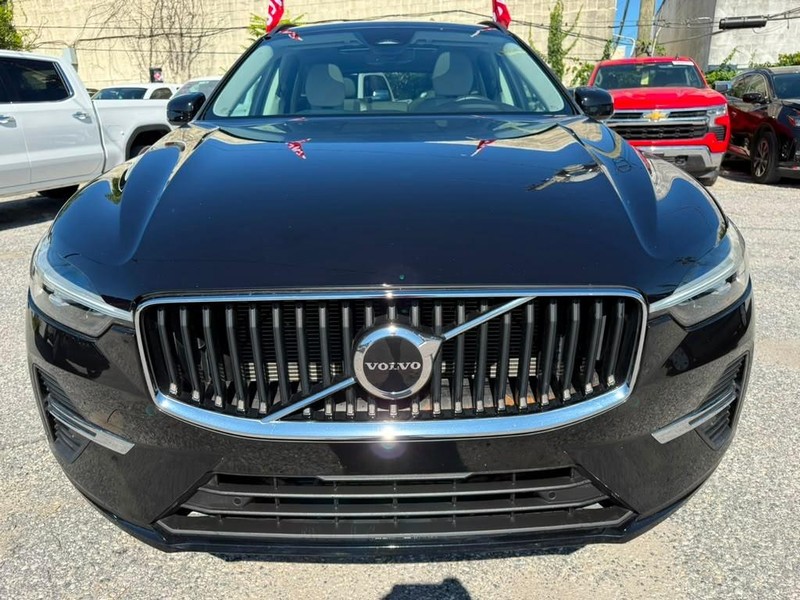 Volvo XC60 Vehicle Full-screen Gallery Image 4