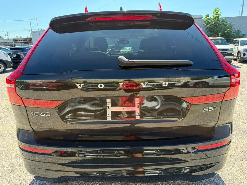 Volvo XC60 Vehicle Full-screen Gallery Image 9