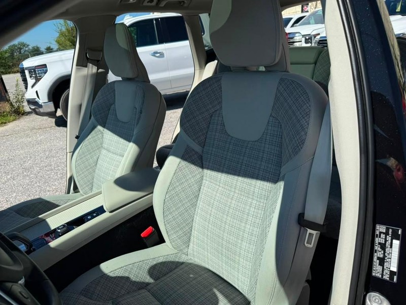 Volvo XC60 Vehicle Full-screen Gallery Image 11