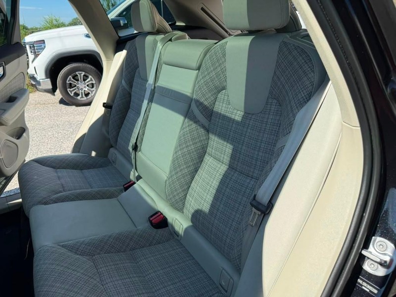 Volvo XC60 Vehicle Full-screen Gallery Image 13