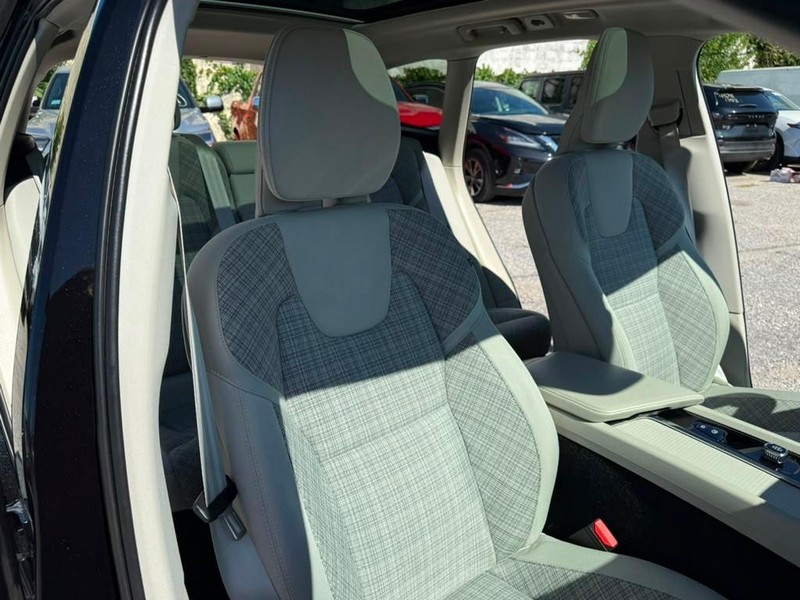 Volvo XC60 Vehicle Full-screen Gallery Image 20