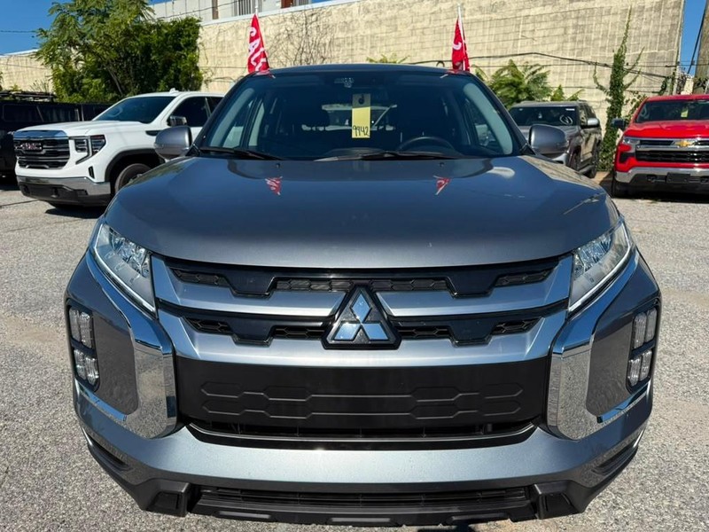 Mitsubishi Outlander Sport Vehicle Full-screen Gallery Image 3