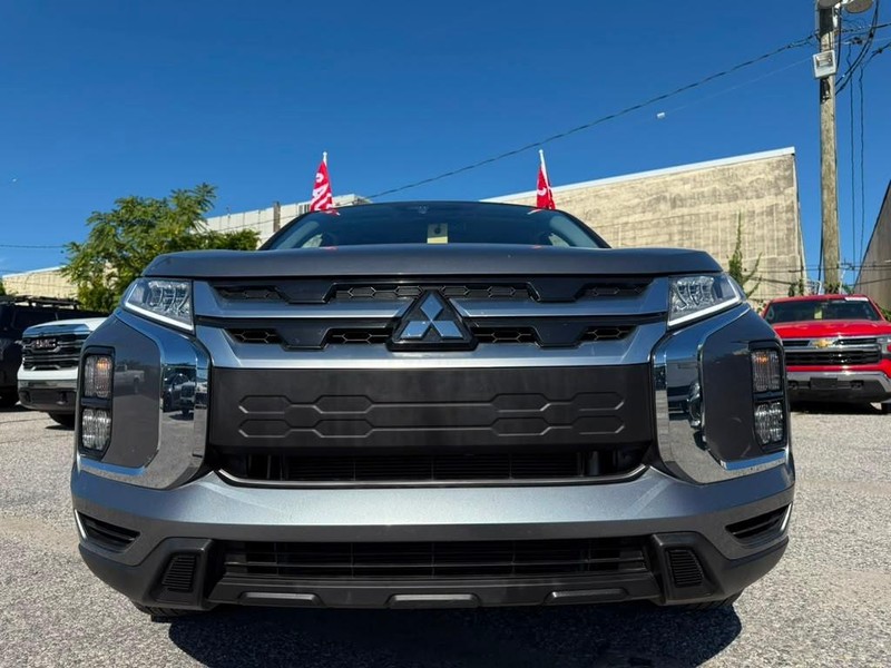 Mitsubishi Outlander Sport Vehicle Full-screen Gallery Image 4