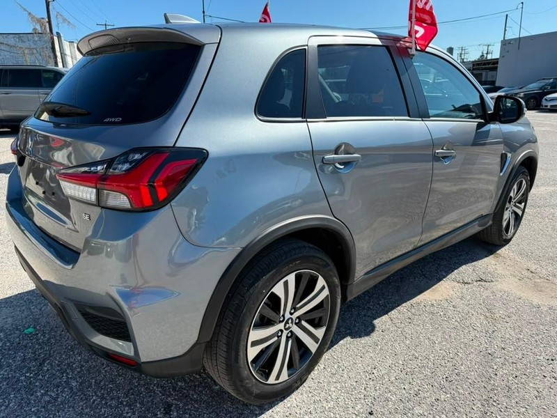 Mitsubishi Outlander Sport Vehicle Full-screen Gallery Image 6