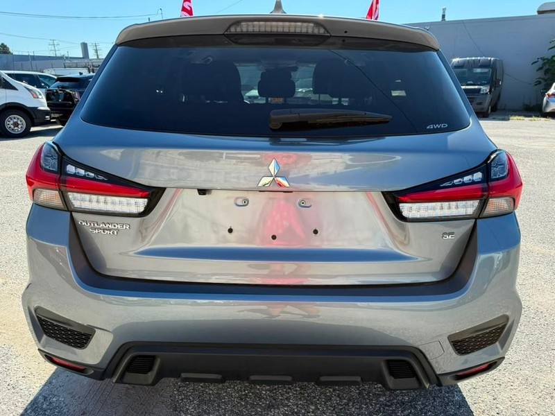 Mitsubishi Outlander Sport Vehicle Full-screen Gallery Image 8