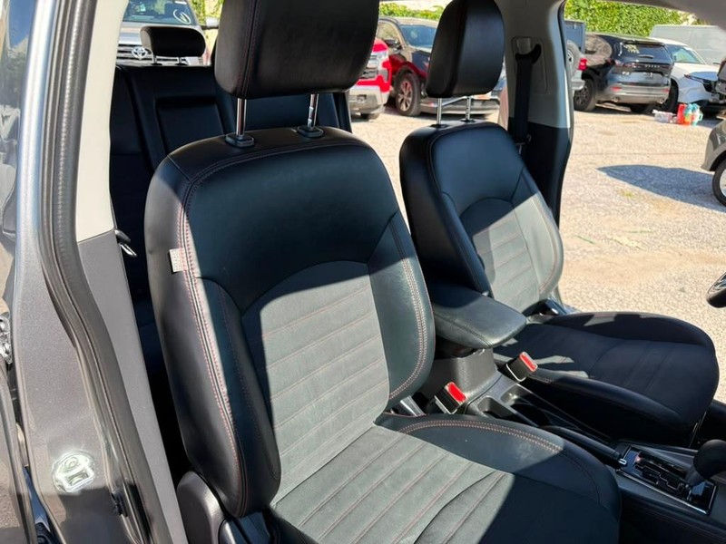 Mitsubishi Outlander Sport Vehicle Full-screen Gallery Image 19