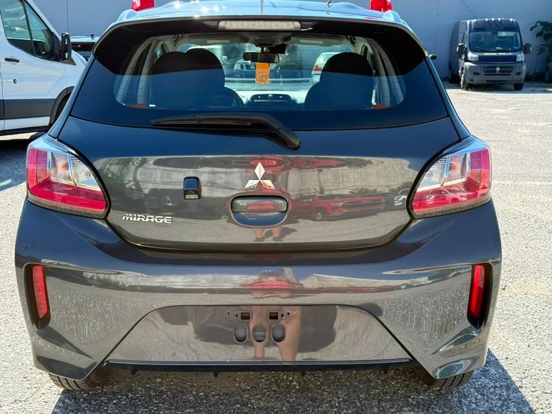 Mitsubishi Mirage Vehicle Full-screen Gallery Image 8