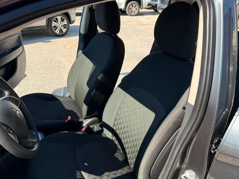 Mitsubishi Mirage Vehicle Full-screen Gallery Image 14