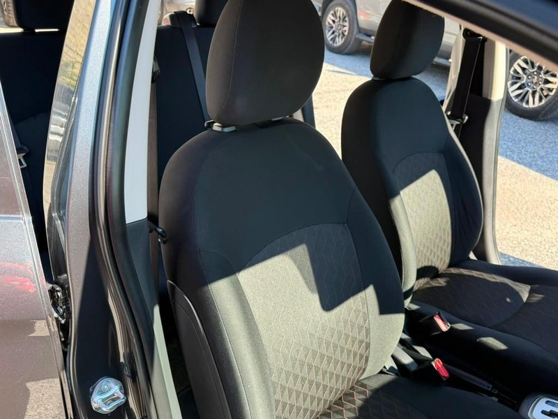 Mitsubishi Mirage Vehicle Full-screen Gallery Image 20