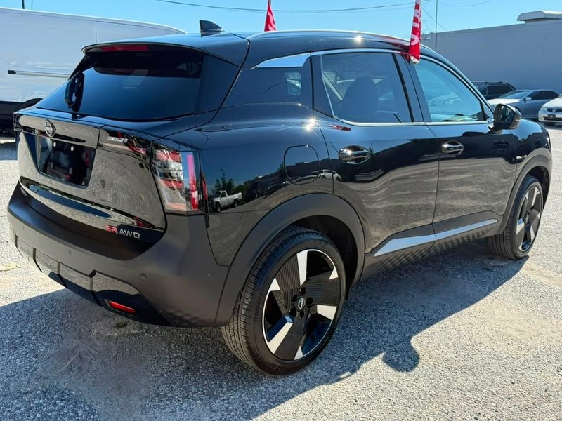 Nissan Kicks Vehicle Full-screen Gallery Image 6