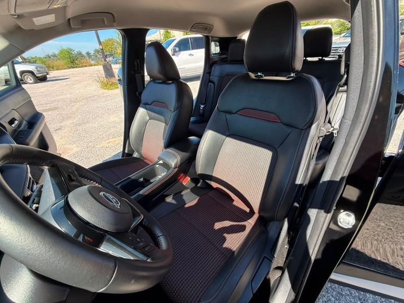 Nissan Kicks Vehicle Full-screen Gallery Image 13
