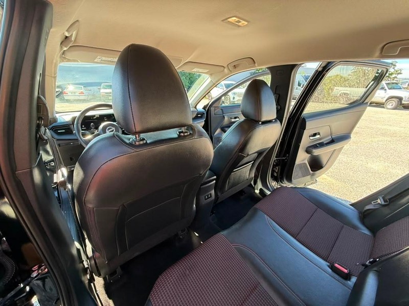 Nissan Kicks Vehicle Full-screen Gallery Image 19