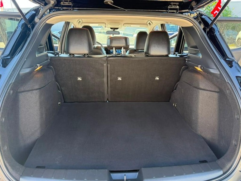 Nissan Kicks Vehicle Full-screen Gallery Image 21