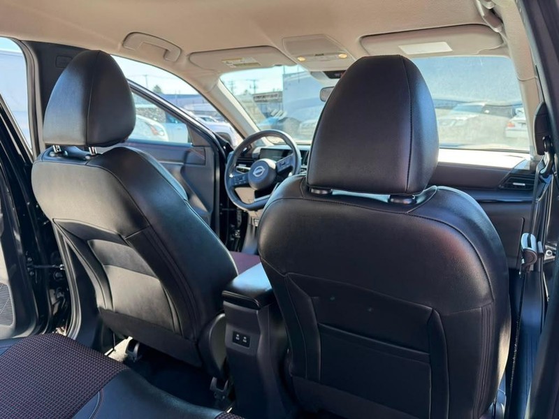 Nissan Kicks Vehicle Full-screen Gallery Image 22