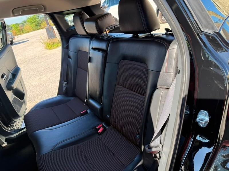 Nissan Kicks Vehicle Full-screen Gallery Image 23