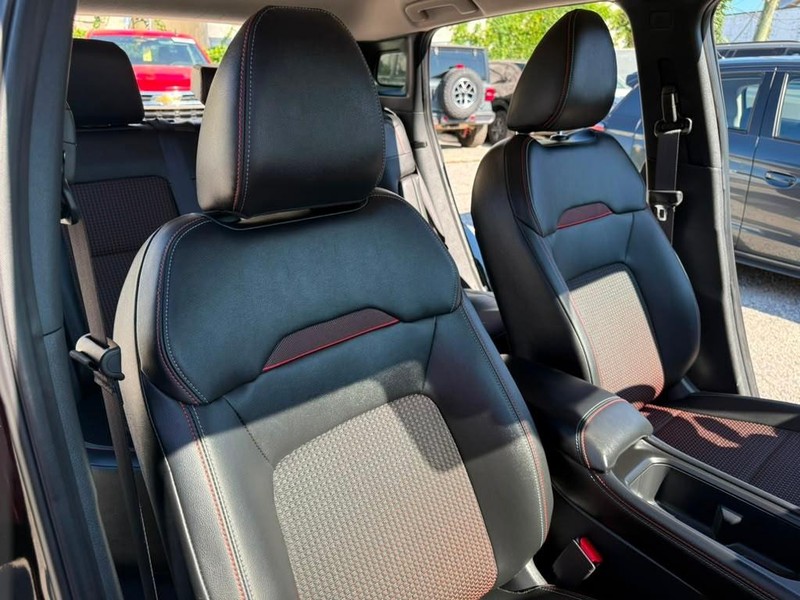 Nissan Kicks Vehicle Full-screen Gallery Image 28