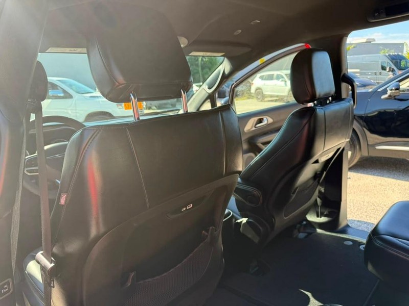 Chrysler Pacifica Vehicle Full-screen Gallery Image 25