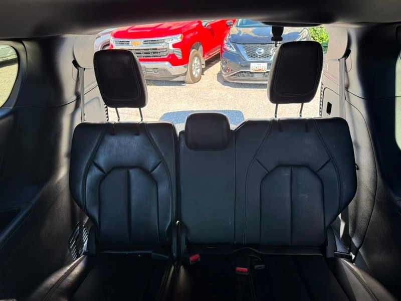 Chrysler Pacifica Vehicle Full-screen Gallery Image 27
