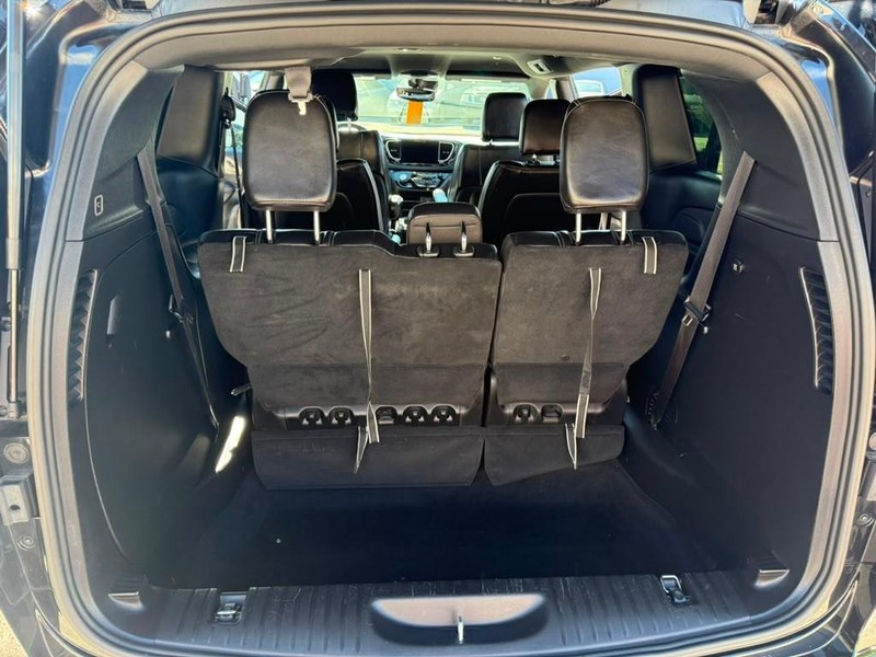 Chrysler Pacifica Vehicle Full-screen Gallery Image 28