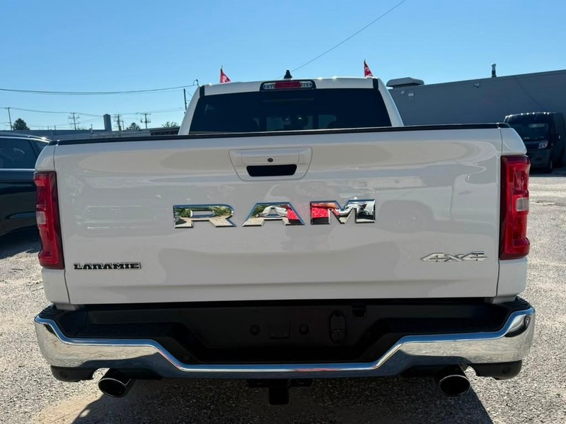Ram 1500 Vehicle Full-screen Gallery Image 11