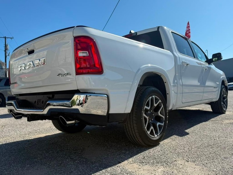 Ram 1500 Vehicle Full-screen Gallery Image 12