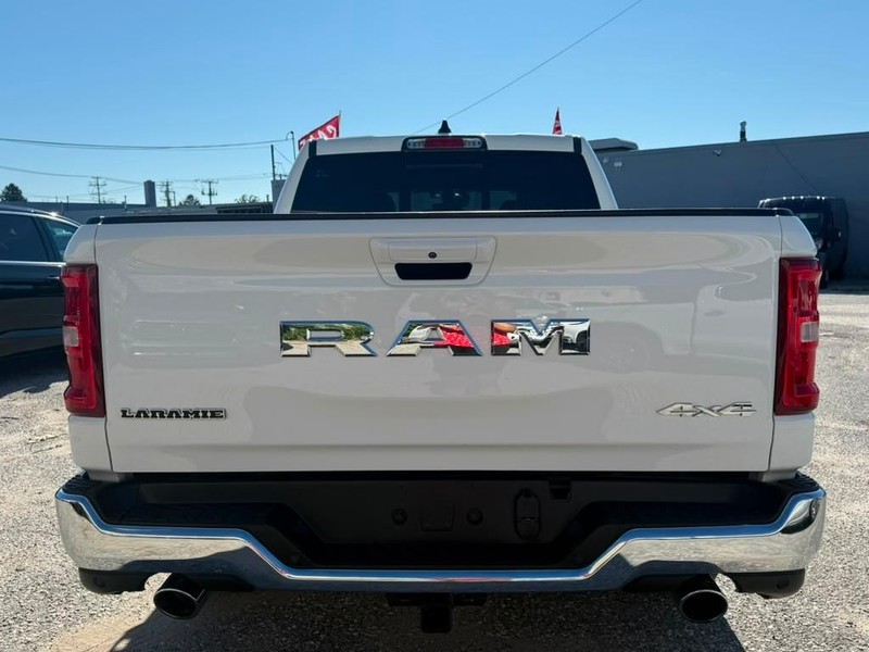 Ram 1500 Vehicle Full-screen Gallery Image 13