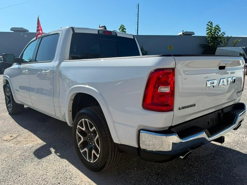 Ram 1500 Vehicle Full-screen Gallery Image 15