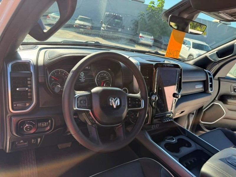 Ram 1500 Vehicle Full-screen Gallery Image 16