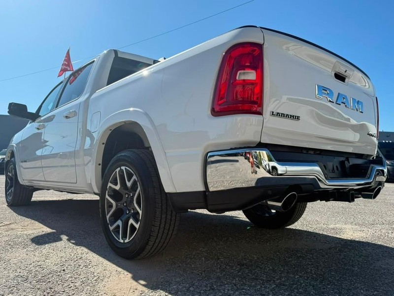 Ram 1500 Vehicle Full-screen Gallery Image 17