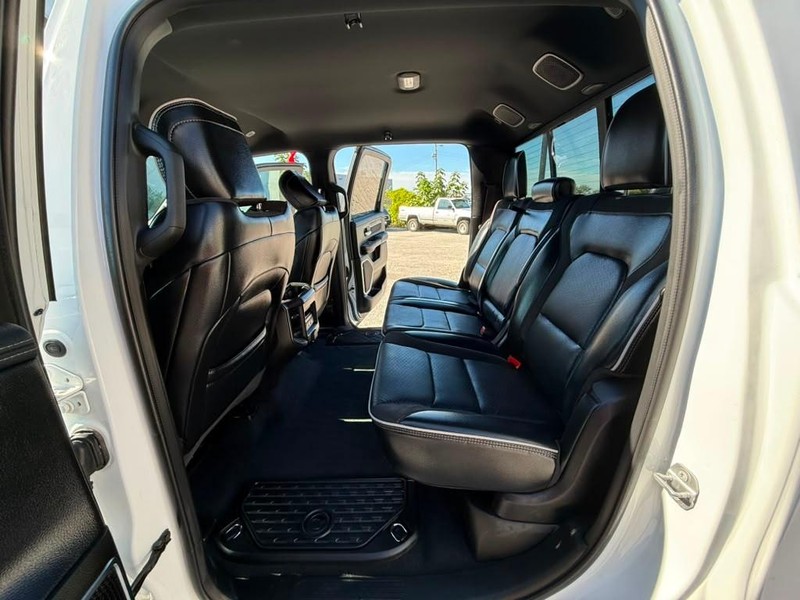 Ram 1500 Vehicle Full-screen Gallery Image 19