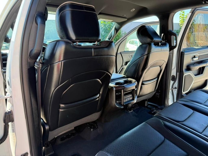 Ram 1500 Vehicle Full-screen Gallery Image 21