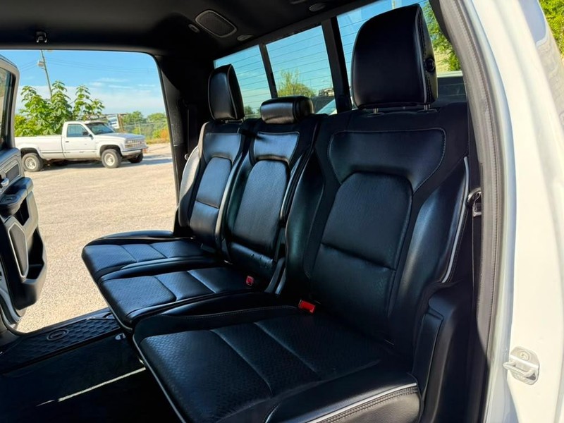Ram 1500 Vehicle Full-screen Gallery Image 22