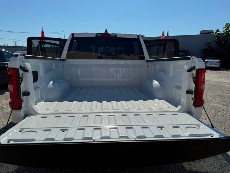 Ram 1500 Vehicle Full-screen Gallery Image 23