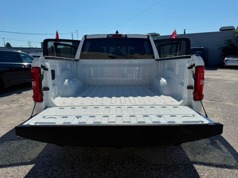 Ram 1500 Vehicle Full-screen Gallery Image 24