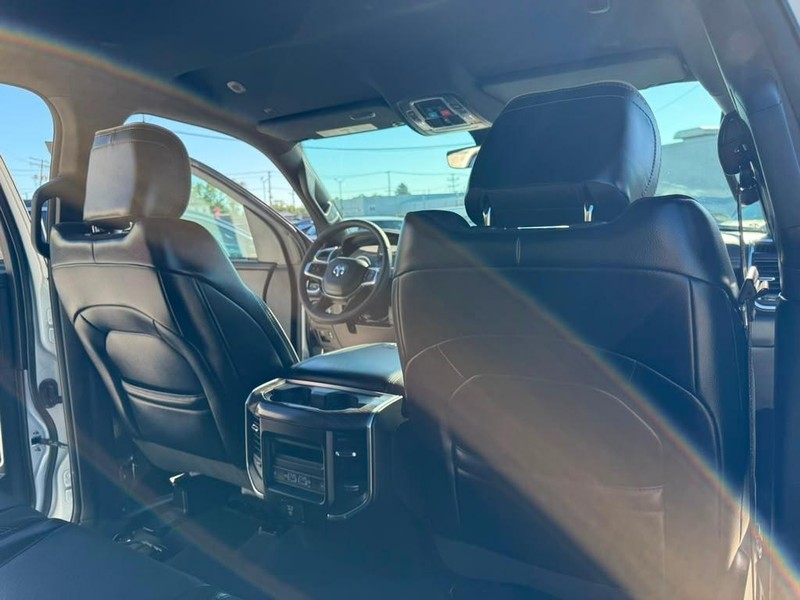 Ram 1500 Vehicle Full-screen Gallery Image 25