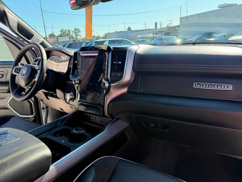 Ram 1500 Vehicle Full-screen Gallery Image 28