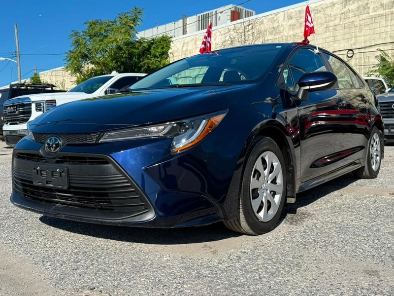 Toyota Corolla Vehicle Full-screen Gallery Image 2