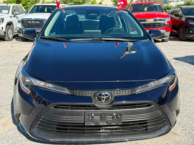 Toyota Corolla Vehicle Full-screen Gallery Image 3