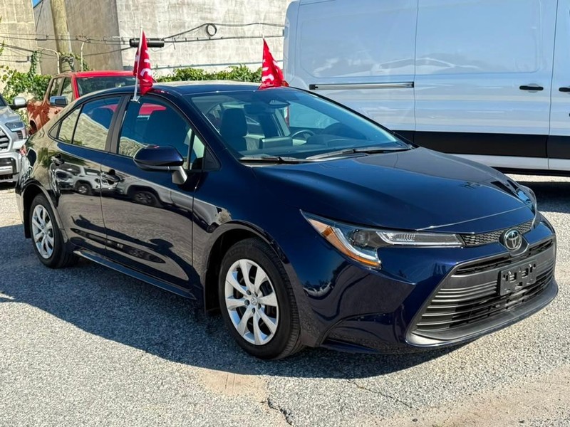 Toyota Corolla Vehicle Full-screen Gallery Image 4