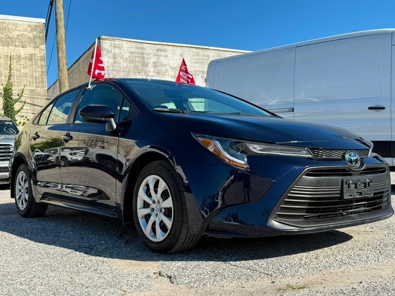 Toyota Corolla Vehicle Full-screen Gallery Image 5