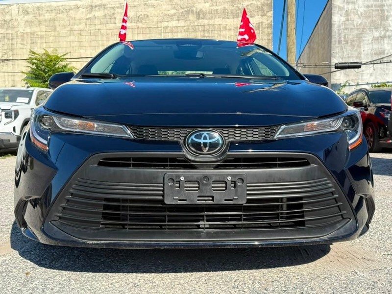 Toyota Corolla Vehicle Full-screen Gallery Image 6