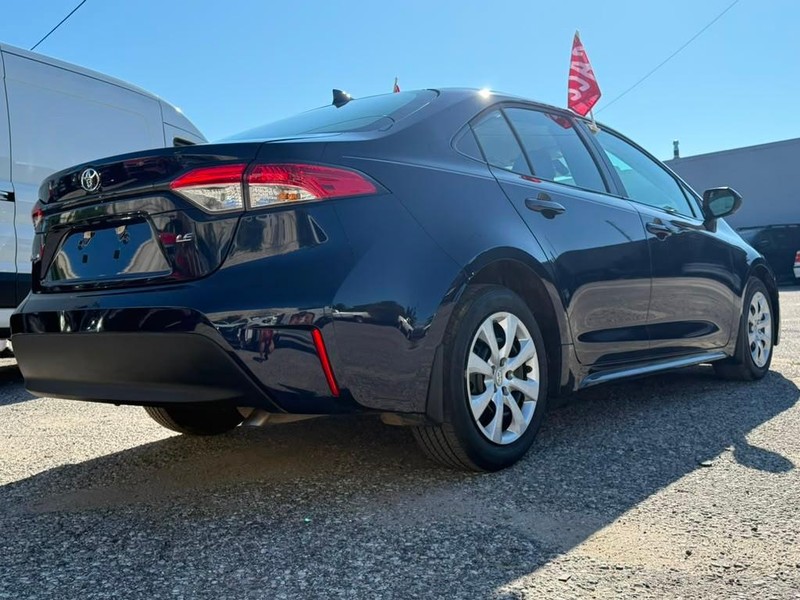 Toyota Corolla Vehicle Full-screen Gallery Image 7