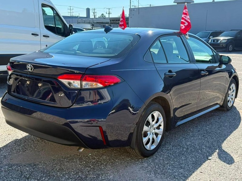Toyota Corolla Vehicle Full-screen Gallery Image 8