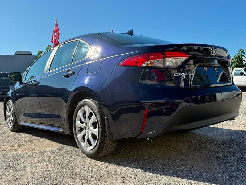 Toyota Corolla Vehicle Full-screen Gallery Image 10