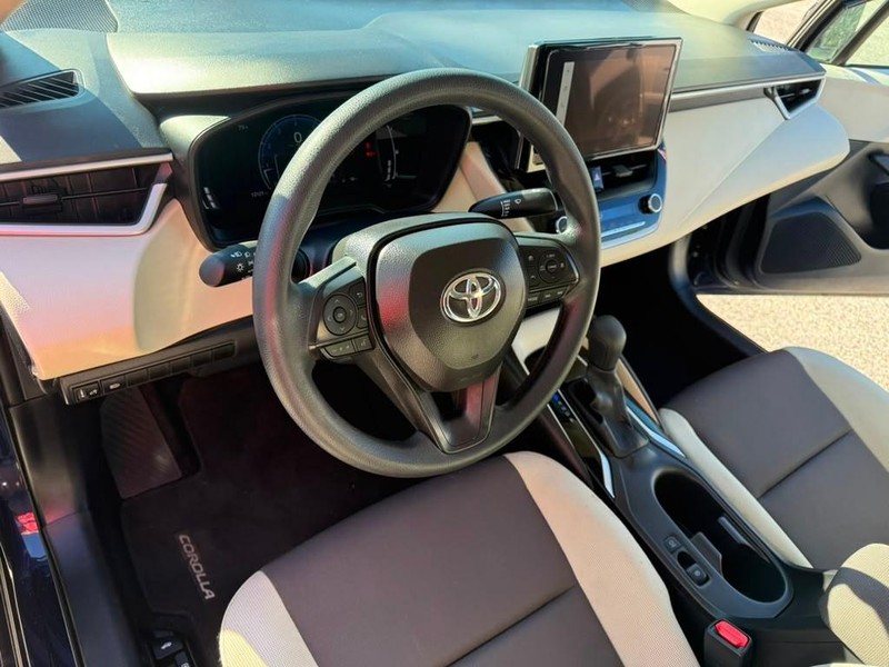 Toyota Corolla Vehicle Full-screen Gallery Image 12