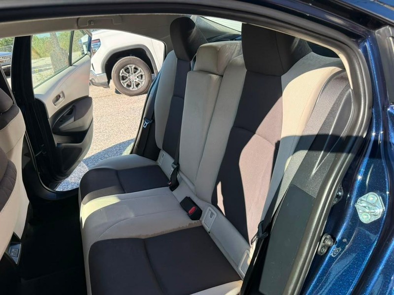 Toyota Corolla Vehicle Full-screen Gallery Image 13
