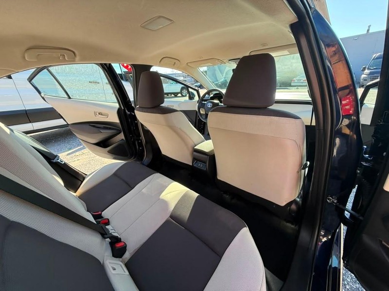 Toyota Corolla Vehicle Full-screen Gallery Image 15